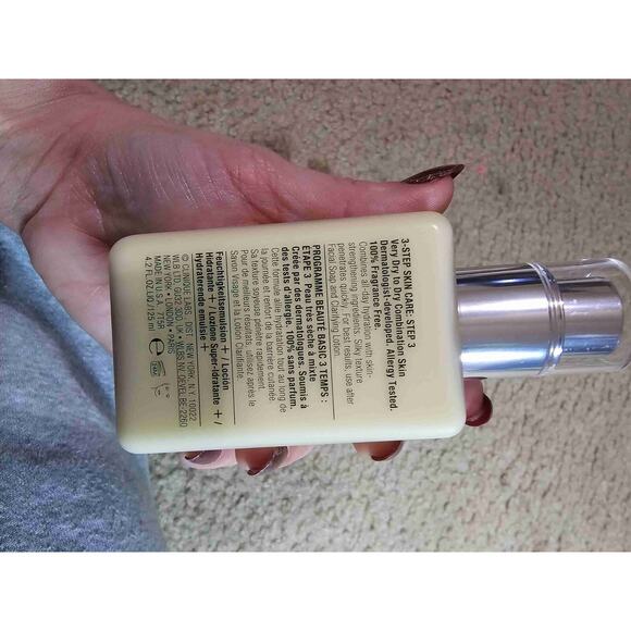 Clinique Green Dramatically Different Moisturizing Lotion With Pump - Picture 7 of 7